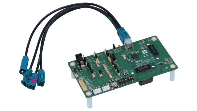 DS90UB960-Q1EVM 具有两个 MIPI CSI-2 端口的四路 FPD-Link III 解串器集线器评估模块 angled board image
