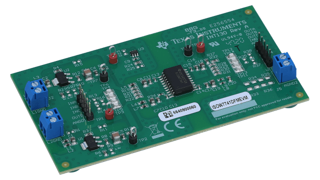 ISOW7741DFMEVM 具有集成直流/直流转换器的 ISOW7741 四通道数字隔离器评估模块 angled board image