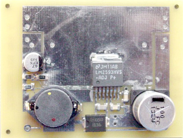 LM2593HVEVAL 具有多种特性的 SIMPLE SWITCHER&reg; 电源转换器 150 KHz 2A 降压电压稳压器评估模块 top board image