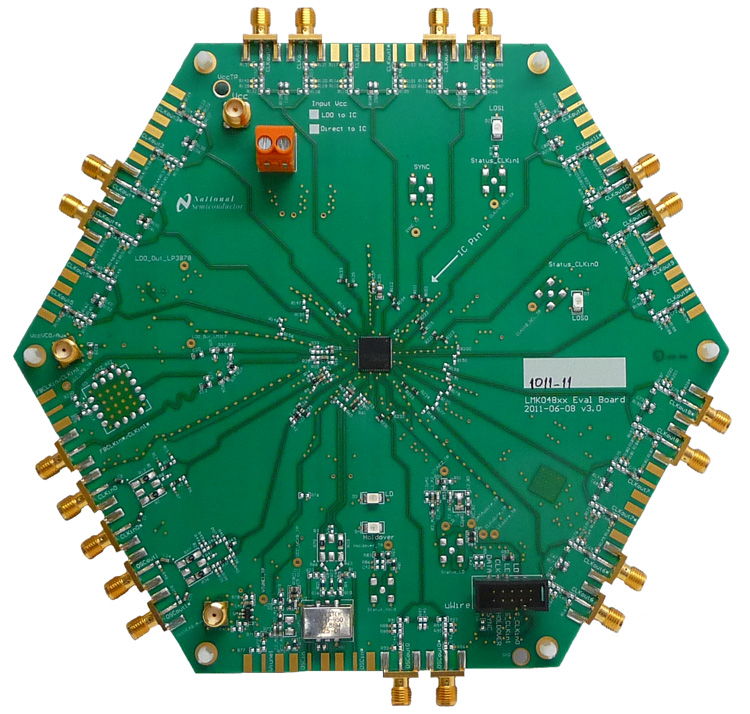 LMK04816BEVAL/NOPB 具有双路级联 PLL 和集成 2.5 GHz VC 的三输入、十三输出时钟抖动消除器 top board image