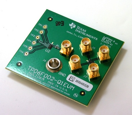 TPD6F002-Q1EVM TPD6F002-Q1 用于 LCD 显示屏/键盘应用的 6 通道 EMI 滤波器评估模块 top board image