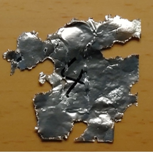  使用自来水进行超声波清洁后的铝箔