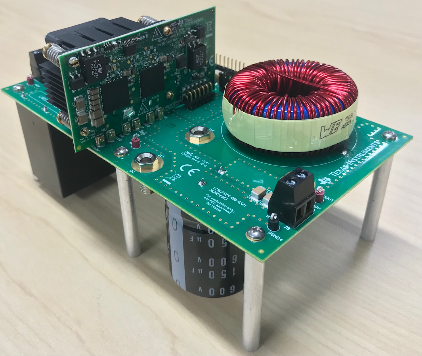 LMG2652EVM-101 带有 LMG2652EVM-101 的 LMG342X-BB-EVM 主板